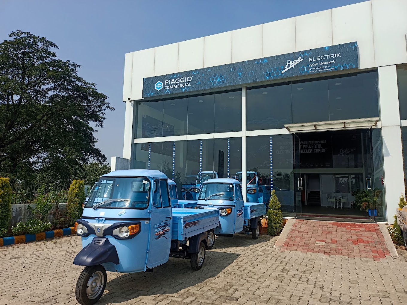 piaggio auto dealer